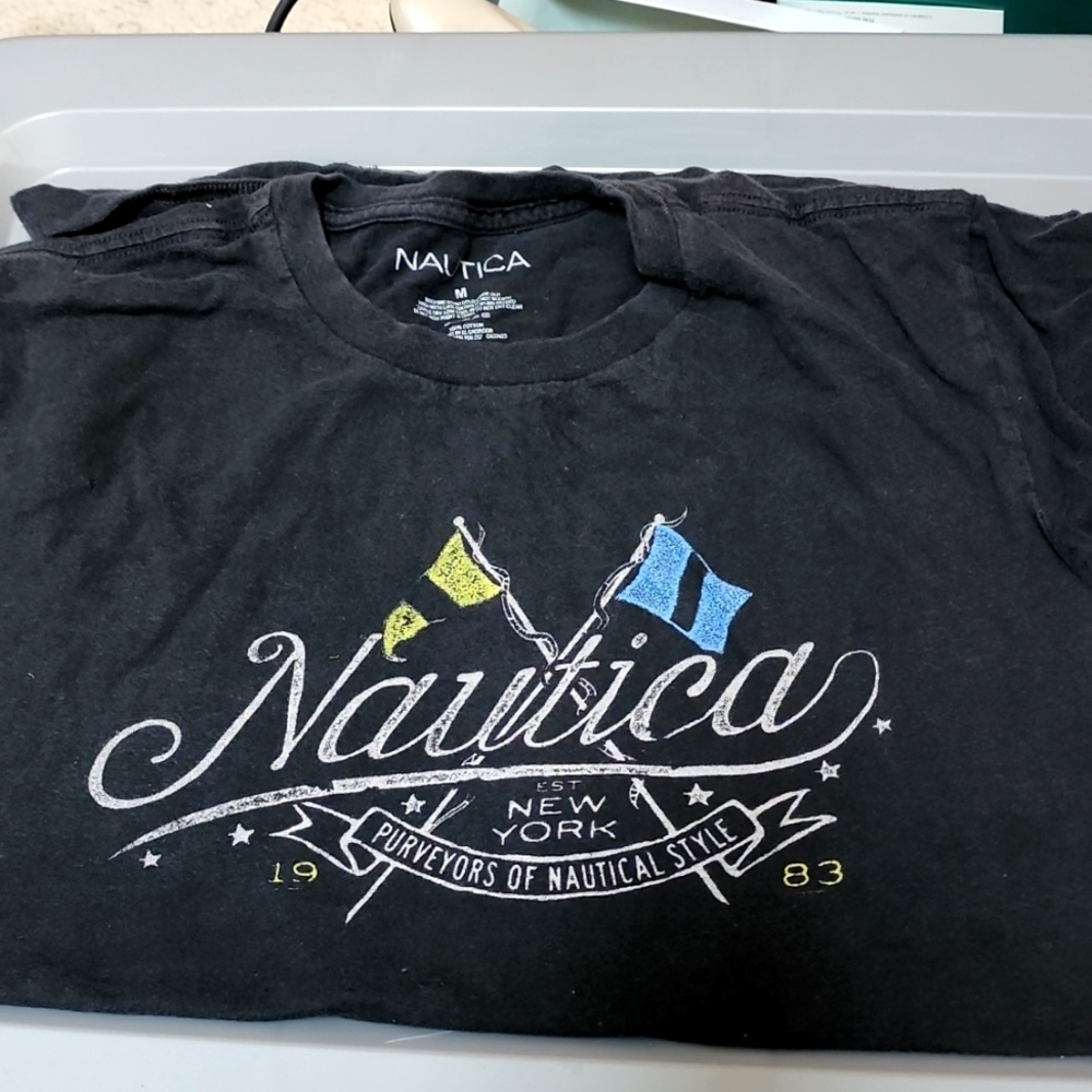 Tee shirt